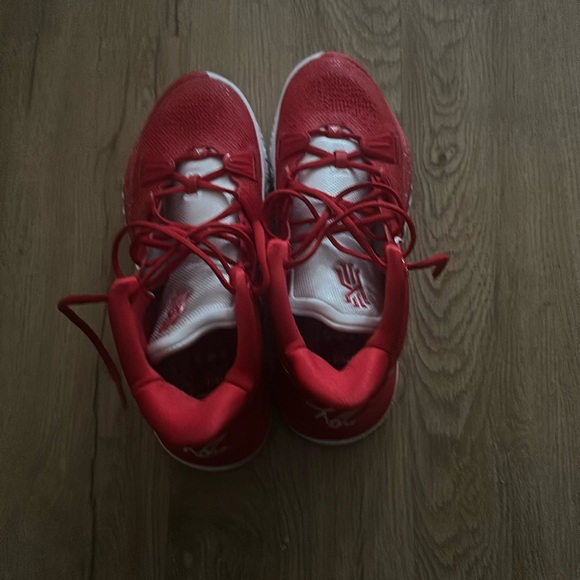 red kyrie 7